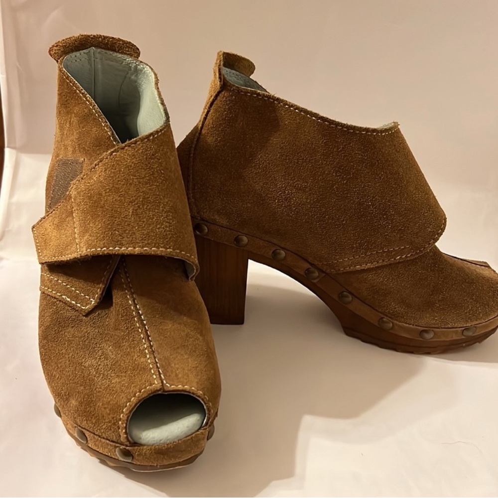 ERIC MICHAEL Women's Brown Suede Heeled Platform size 7
